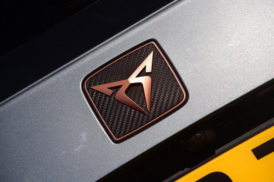 Логотип Cupra Ateca 2018 года  (UK) (фото 34 из 41)